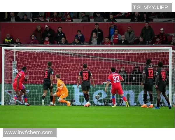 世界杯切尔西逆转阿森纳红牌争议引发全场热议与激烈讨论