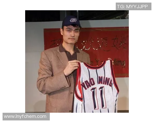 姚明在NBA赛场上的绝招揭秘：如何运用身高优势与技巧征服对手