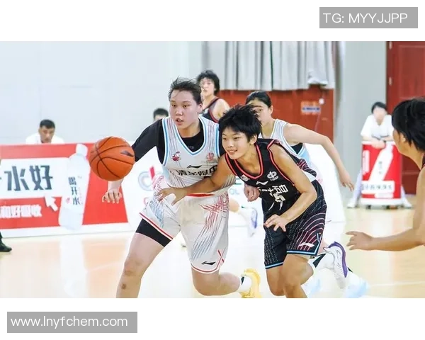 成都女篮姚明引领女子篮球新风潮助力中国篮球崛起与发展