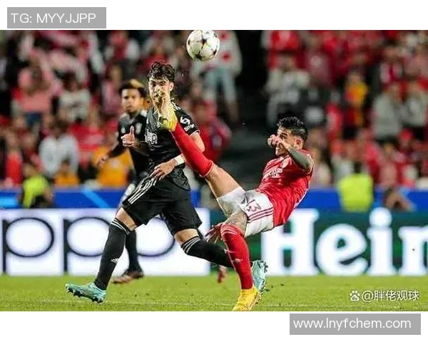 意甲激战：本菲卡大胜皇马红牌争议引发全场热议