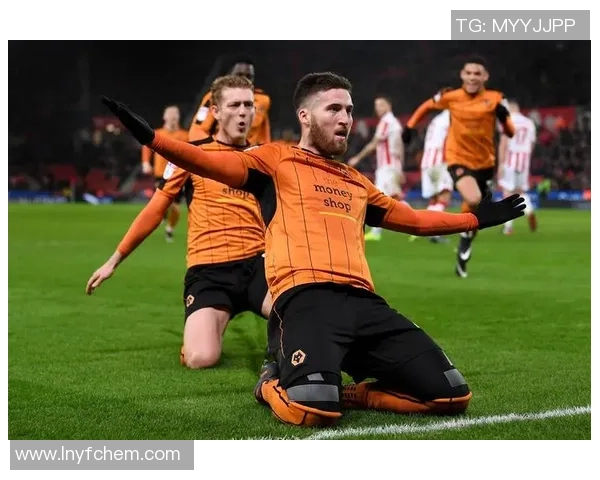 英超焦点战巴黎圣日耳曼与波尔图握手言和转会传闻再度升温 英超焦点战巴黎圣日耳曼与波尔图握手言和转会传闻再度升温