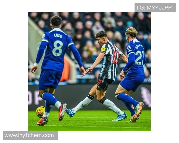 英超激战切尔西大胜波尔图红牌事件引发全场热议与转会猜测