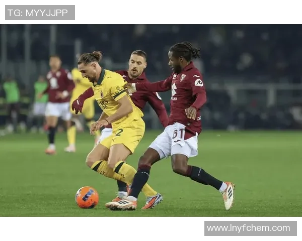 西甲激战AC米兰与多特蒙德鏖战至平局补时进球瞬间引爆全场热情 西甲激战AC米兰与多特蒙德鏖战至平局补时进球瞬间引爆全场热情