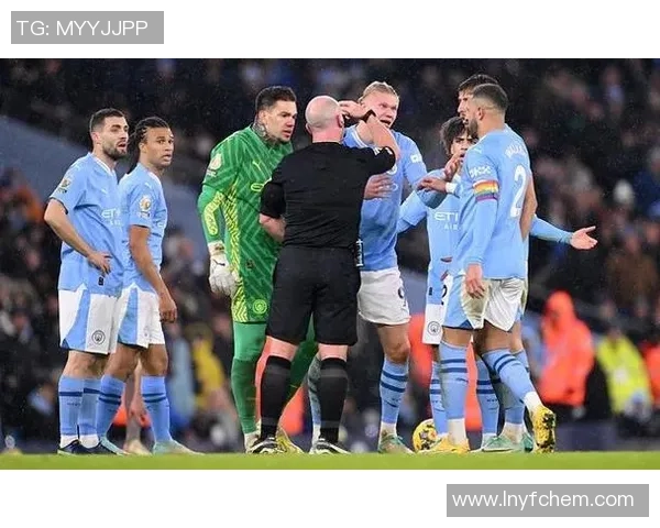 足总杯惊心动魄波尔图逆转热刺乌龙球引发争议判罚全场沸腾 足总杯惊心动魄波尔图逆转热刺乌龙球引发争议判罚全场沸腾