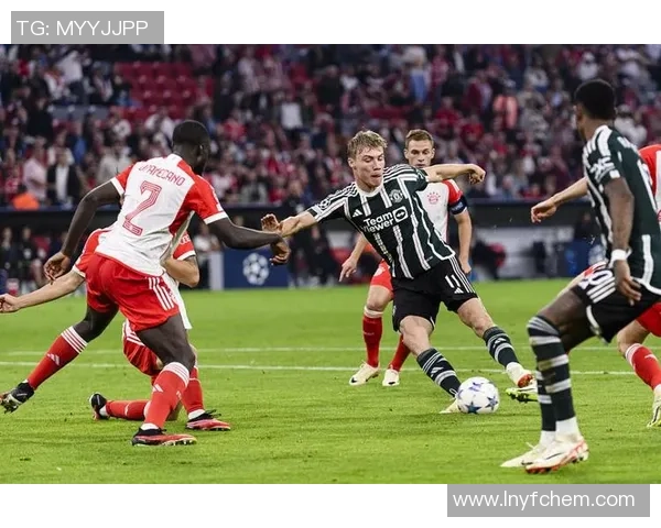 世界杯精彩对决拜仁逆转曼联补时绝杀引发全场狂欢 世界杯精彩对决拜仁逆转曼联补时绝杀引发全场狂欢