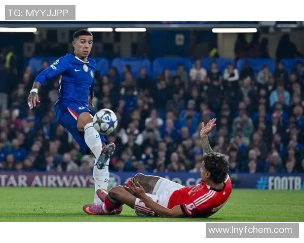 英超激战莱比锡大胜本菲卡乌龙球引发全场狂欢与转会传闻