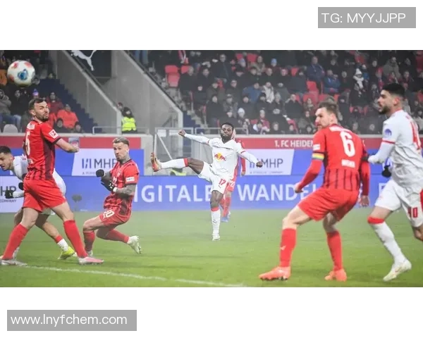 德甲激战:AC米兰大胜莱比锡引发争议判罚全场沸腾 德甲激战:AC米兰大胜莱比锡引发争议判罚全场沸腾