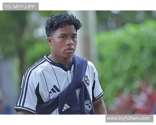 皇马逆袭里昂6-2大胜赛后点评揭示比赛精彩瞬间与战术分析