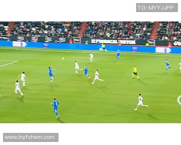 国王杯精彩对决皇马6-2大胜那不勒斯绝杀时刻引发全场狂欢